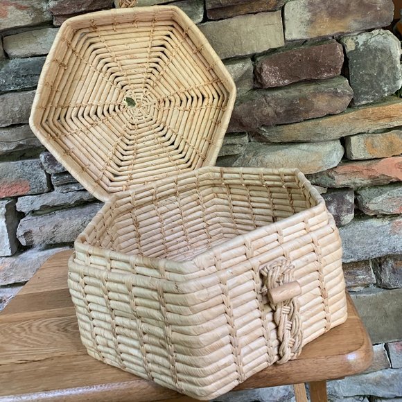 Large Hexagon Wicker Basket Lid Wood Toggle Boho Storage Seagrass Coiled - Picture 2 of 10